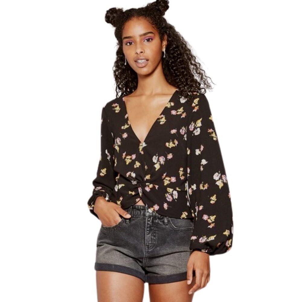 Wild Fable Black Floral Twist Front Long Sleeve Crop Top Romantic NWT Me…